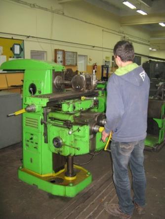 MECHANIK MONTER MASZYN I URZĄDZEŃ Mechanik-monter maszyn i urządzeń należy do zawodów bardzo często spotykanych w sferze zatrudnienia.