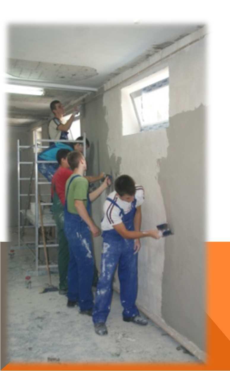MURARZ -TYNKARZ Zawód ma wyodrębnioną 1 kwalifikację: K1 Wykonywanie robót murarskich i tynkarskich Absolwent szkoły kształcącej w zawodzie murarz-tynkarz jest przygotowany do wykonywania