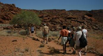 2019 -Śniadanie w Lodge -Przejazd na Elephant Drive -Lunch w Lodge - Przejazd na Twyfelfontein