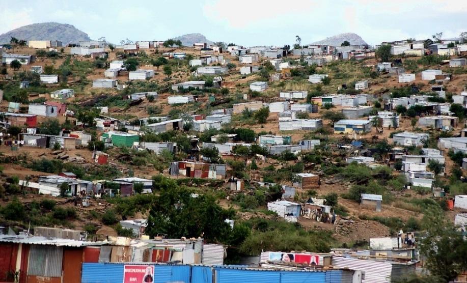 2019 - Śniadanie w Lodge / Wykwaterowanie - Przejazd do Windhoek (2h30) - Spacer po Katuturze -Lunch w winiarni Stellenbosch - Transfer na lotnisko