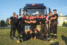 Na zdjęciu: Członkowie OSP Czarnożyły po zakończeniu Powiatowych Zawodów Sportowo-Pożarniczych (stoją od lewej: Mateusz
