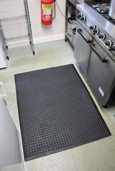 25 Bubblemat Mata o wyjątkowych właściwościach antyzmęczeniowych Mata bąbelkowa dostępna w trzech wersjach: 1/ standard czarna guma naturalna (100%), 2/ safety czarna guma naturalna z żółtymi