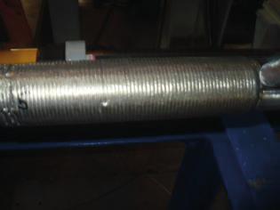 Rys. 1. Frgmenty: ) rury, ) ściny szczelnej kotłów, npwnych Inconelem 686 techniką CMT w SEFAKO S.A. Fig. 1. Frgments of: ) pipe, ) pnel wll, weld cldded with the Inconel 686 using CMT technique in SEFAKO S.