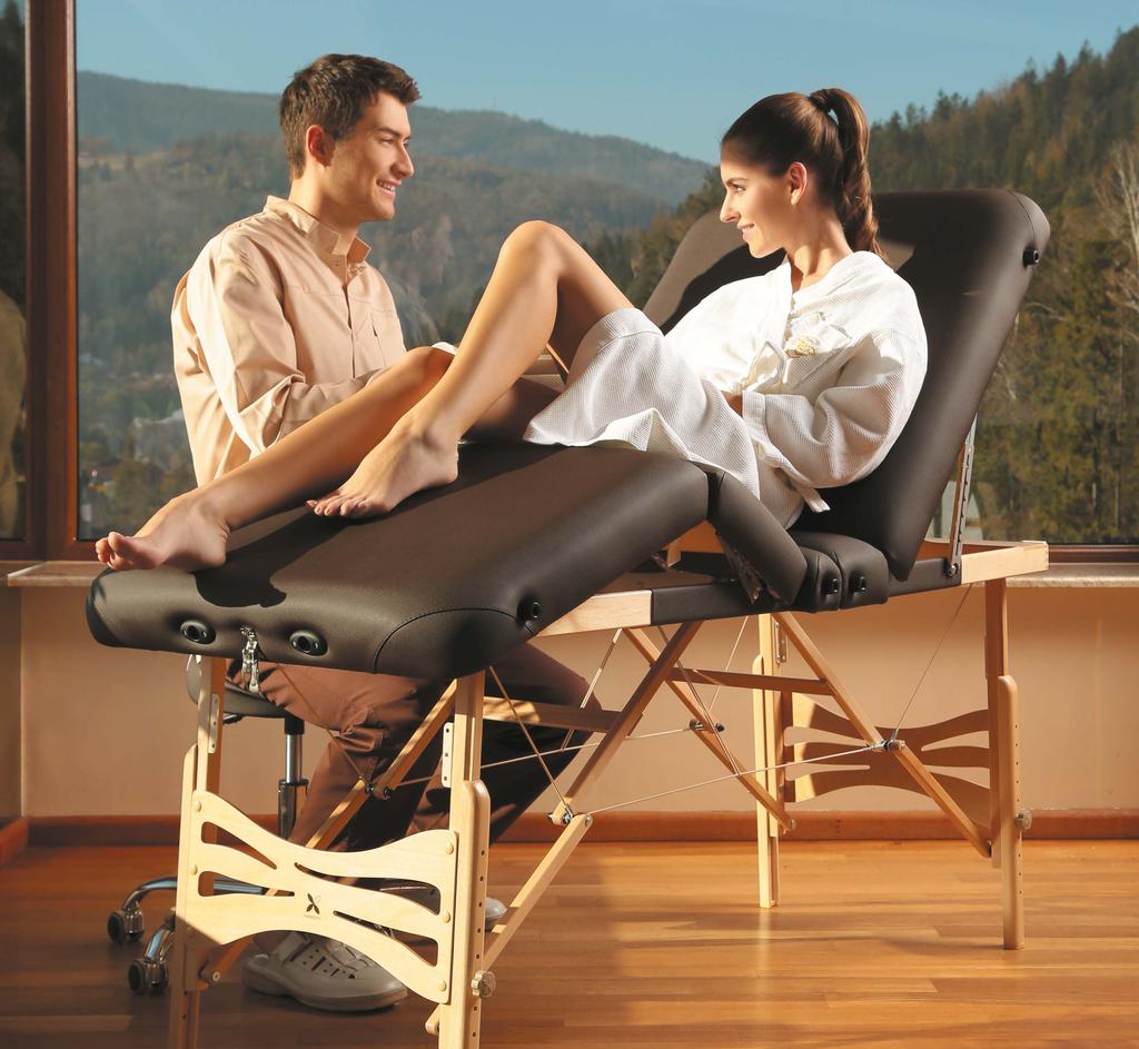 Przenośny stół do masażu XENA Profesjonalny wymiar komfortu Umożliwia zaawansowane pozycjonowanie pacjenta. Sprawdzony w zabiegach kosmetycznych i refleksoterapii.
