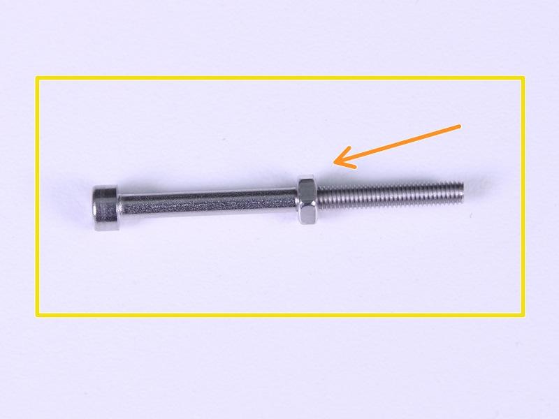 Step 23 Przygotowanie do kroku 24 Śruba M3x40 (1x) z nakrętką M3n (1x) Instrukcja drukowana mówi o użyciu