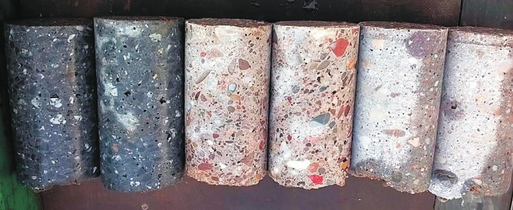 metod¹ m³otka Schmidta) [14], stwierdzono jednak e wyniki takich badañ nie s¹ do tego celu wystarczaj¹ce, a w przypadku betonu z kruszywem o nieznanym pochodzeniu, mog¹ byæ istotnie myl¹ce.