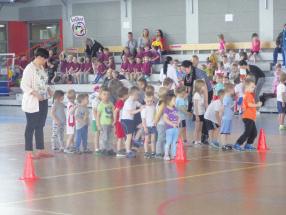 udział mali sportowcy.