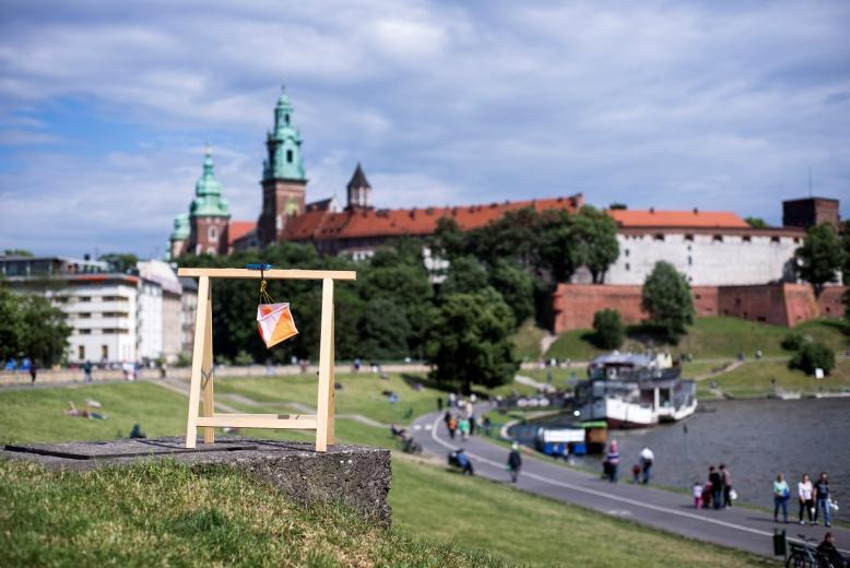 Miejsca szczególnie warte uwagi: Kaplica Na wodzie, ruiny średniowiecznego Zamku w Ojcowie, Maczuga Herkulesa czy Jaskinia Łokietka.