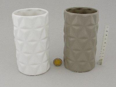 netto: 7,21 zł brutto: 8,87 zł 4 / 48 Wazon ceramiczny,