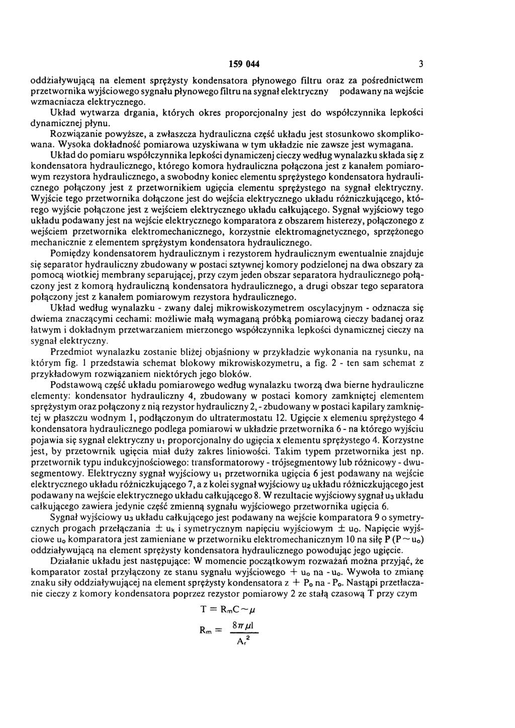 159 044 3 oddziaływującą na element sprężysty kondensatora płynowego filtru oraz za pośrednictwem przetwornika wyjściowego sygnału płynowego filtru na sygnał elektryczny podawany na wejście