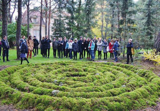 Zawdzięczamy to otwockiej architekt krajobrazu Sylwii Woś i kolejnej, piątej już odsłonie projektu Otwock realizowanego przez fundację Open Art Projects Magdy Materny Przemek Skoczek przemek.