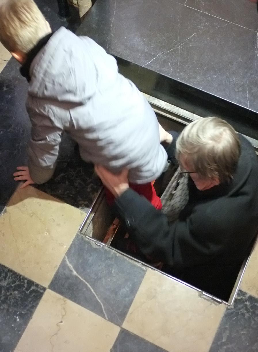 współnotą mnichów tynieckich, i samych mnichów właśnie.