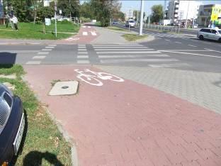 śluza rowerowa to część jezdni na wlocie skrzyżowania, na całej szerokości jezdni lub wybranego pasa ruchu, najczęściej oznaczona