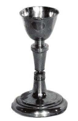 Srebro pozłacane, wys. 69,7 cm Napis na podstawie: Jakup y Maryanna Małżónkowie Wydrowie dnia 19 listopada Roku 1824 Kat.RH-624 Kradzież koron z figury Matki Boskiej Leśniowskiej w grudniu 2010 r.