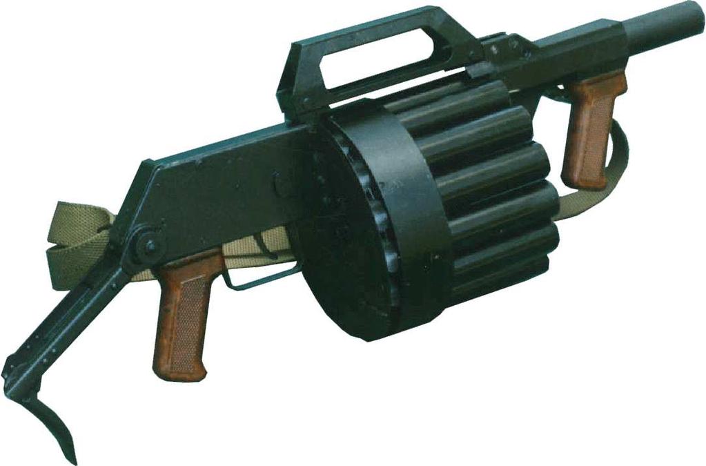 3. Geneza opracowania RGP-40 Geneza opracowania polskiego, ręcznego granatnika rewolwerowego kalibru 40 mm sięga połowy lat 2000, kiedy to Wojska Lądowe wyraziły potrzebę wprowadzenia do uzbrojenia