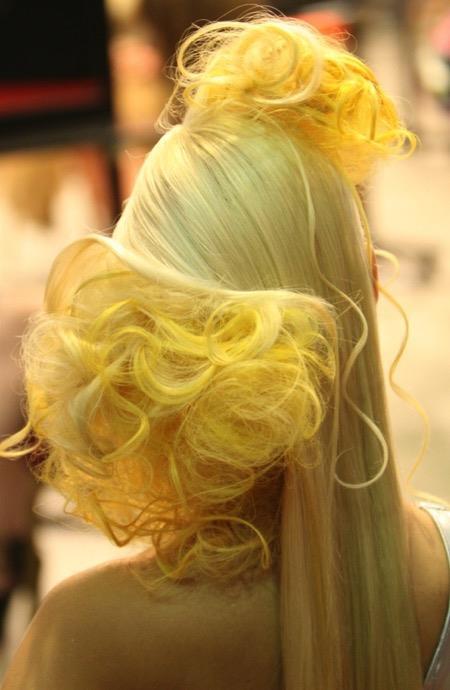 2. konkurencja Long Hair down na żywej modelce Wymagania: Nowoczesna stylizacja na żywej modelce z długimi włosami, FRYZURA NIEUPIĘTA.