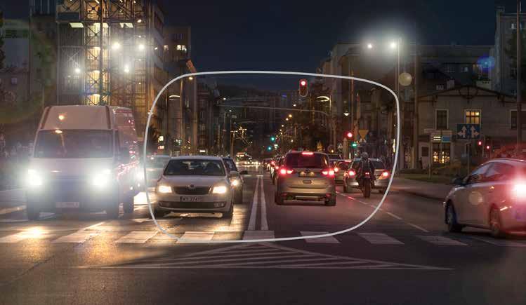 Nocą soczewki Drive Control blokują silne światła samochodów, a Ty zachowujesz kontrolę nad sytuacją na drodze.