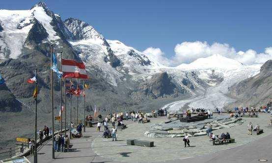 Alpejska Droga Wysokogórska wiedzie przez jeden z najbardziej malowniczych zakątków Starego Kontynentu, dając