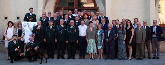 Uczestnicy kongresu przed pawilonem wystawowym Część