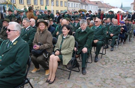 kynologiczny, mody myśliwskiej oraz szlachetnej sztuki wabienia. Otwarto też wystawy zdjęć nagrodzonych w XXIII Konkursie Fotograficznym Łowca Polskiego im.