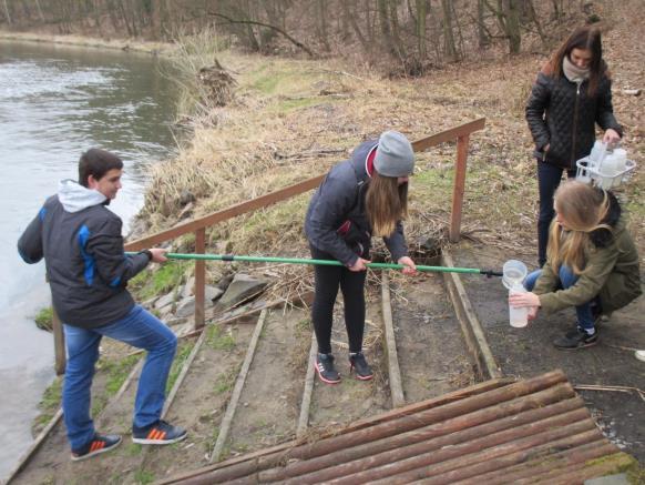 II. CHARAKTERYSTYKI ABSOLWENTÓW TECHNIKUM 1. TECHNIK OCHRONY ŚRODOWISKA Program technikum ochrony środowiska adresowany jest do uczniów o zainteresowaniach przyrodniczych.