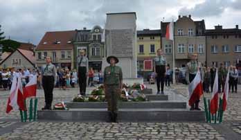 Krótką notę historyczną przedstawił były poseł Stanisław Kalemba. Obchody 98.