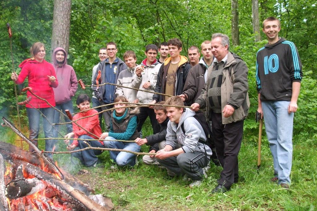 I Zlot Członków i Sympatyków SKKT PTTK nr 21 przy w Radzyniu Podlaskim Spotkali si przy ognisku i pieczonej kiełbasce 23 maja br.