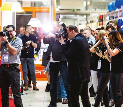 klientów zewnętrznych POZOSTAŁE USŁUGI HOSTESSY Współpraca z firmami specjalistycznymi zatrudniającymi hostessy i modelki ze znajomością języków obcych do obsługi