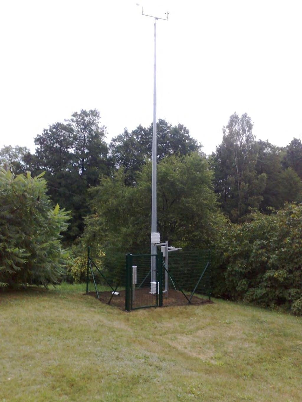 Fot. 2. Automatyczna stacja meteorologiczna na terenie Nadleśnictwa Strzałowo 2.4.