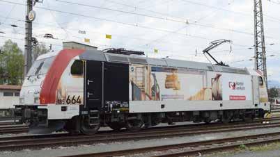 Lokomotywa elektryczna serii 185.2 w barwach Kombiverkehr doskonale pasuje do wagonów kieszeniowych T3000e PIKO (patrz str.