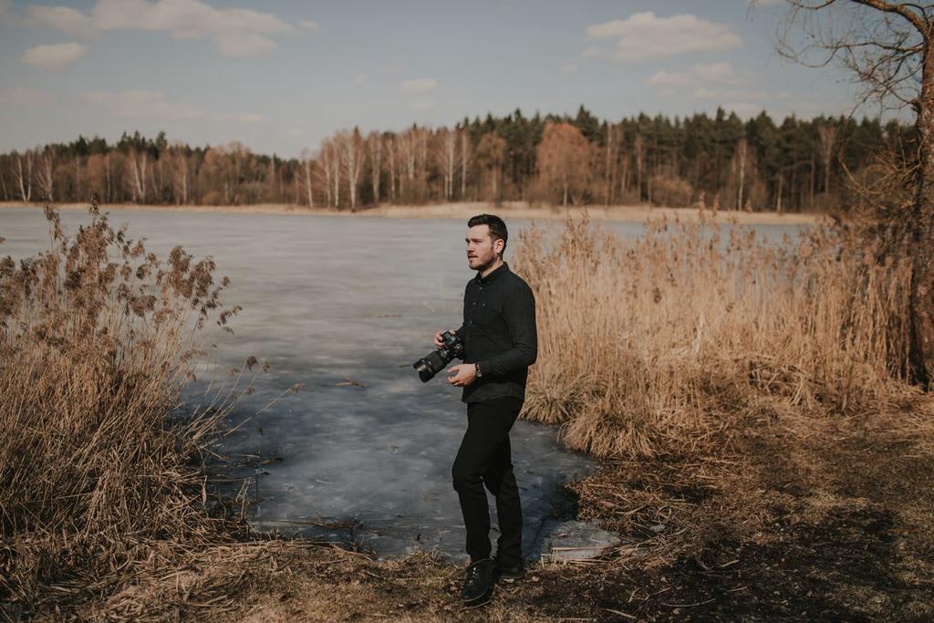 W życiu zawodowym jestem fotografem ślubnym i tylko ślubnym. Wychodzę z założenia, że chcąc robić coś dobrze, trzeba się temu poświęcić w pełni.