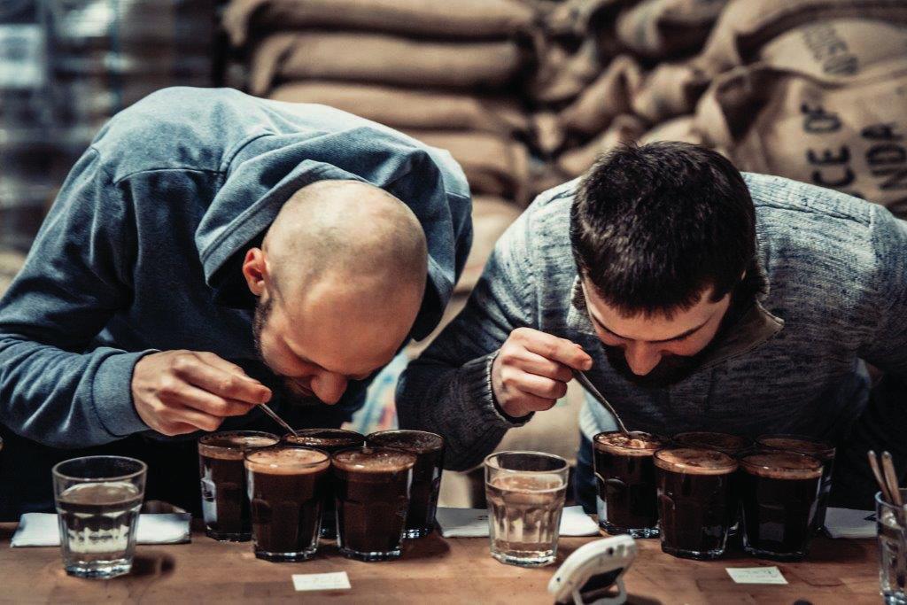 POLAGRA GASTRO WARSZTATY KAWOWE COFFEE, PLEASE Europejczyk wypija średnio 4 filiżanki kawy dziennie.