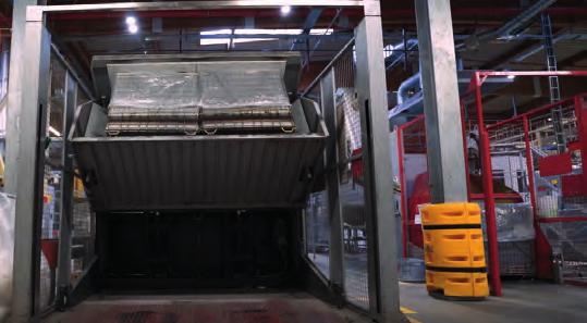 at the plastics processing plant PL: Pojemniki na linii