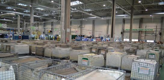 PL: Wysokie pojemniki z dzieloną ścianą przednią i