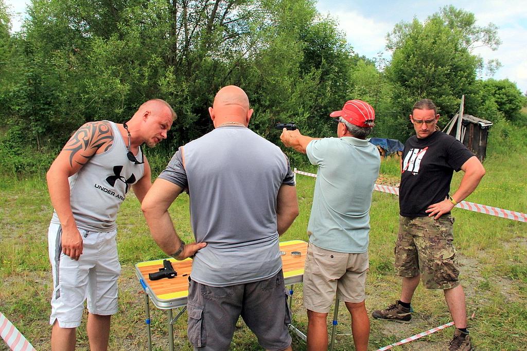 z Placówki SG w Szczecinie, Szarotki z Karpackiego Oddziału SG w Nowym Sączu i MON-iaki z JW w Czarnem, a po zejściu z