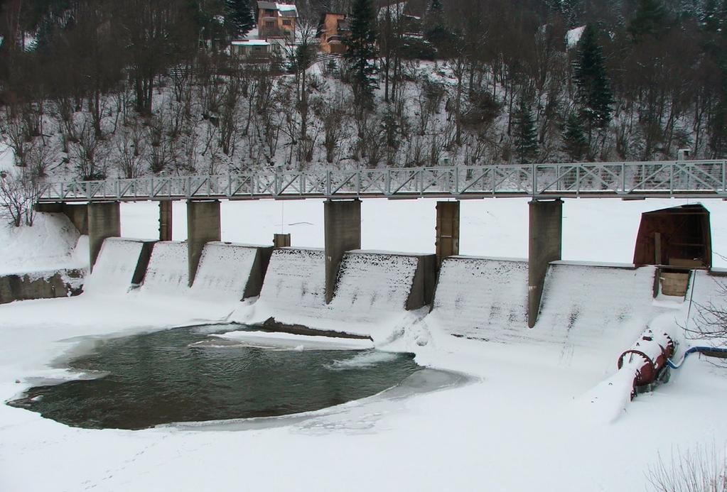 Przegląd Przyrodniczy XXVIII, 4 (2017) Fot. 9. Jaz w m. Krempna, w km 145+230 rzeki Wisłoki (fot.