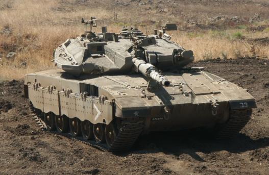 Czołg Merkava historia konstrukcji, zastosowanie bojowe. Wstęp W kwietniu 1979 roku, na uzbrojenie IDF, a konkretnie 7 Brygady Pancernej, wszedł czołg o nazwie Merkava (Rydwan).