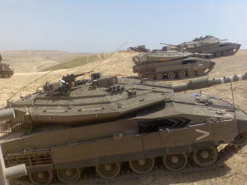 Wersje: Merkava IVA wersja podstawowa. Merkava IVB Prace nad nią ruszyły prawdopodobnie w 2006 roku. Na uzbrojenie IDF weszły w listopadzie 2008 roku. Dokładna specyfikacja zmian nie jest znana.