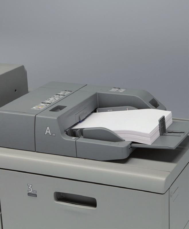 Gramatura nośników: 52 400 g/m2. Finiszer zszywający: do 3000 arkuszy na tacy przesuwnej (A4/LT, 80 g/m2). Finiszer broszurujący: do 2500 arkuszy na tacy przesuwnej (A4/LT, 80 g/m2).