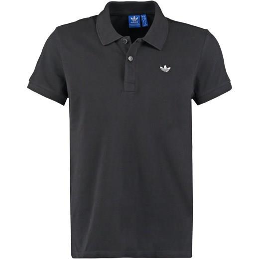 j) Koszulka Polo firmy Nike o tradycyjnym kroju. Kołnierzyk zapinany na guzik, przy rękawach ściągacze. Materiał 100% bawełna (10% organicznej).