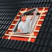 78 Zestawy izolacji przeciwwilgociowej i cieplnej do okien dachowych Wokółokienna izolacja termiczna BDX Nadaje się zarówno do dachów z izolacją na krokwiach, jak i dachów deskowanych oraz do dachów