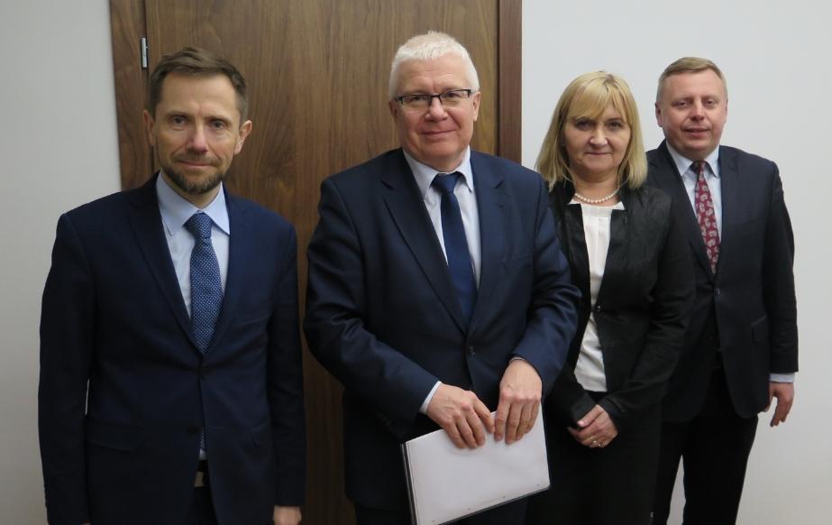 MIESZKANIE PLUS W GLIWICACH Niezależnie od dotychczasowej polityki mieszkaniowej, kierownictwo miasta aktywnie prowadzi rozmowy z Bankiem Gospodarstwa Krajowego Nieruchomości S.A. w sprawie uczestnictwa Gliwic w programie Mieszkanie Plus.