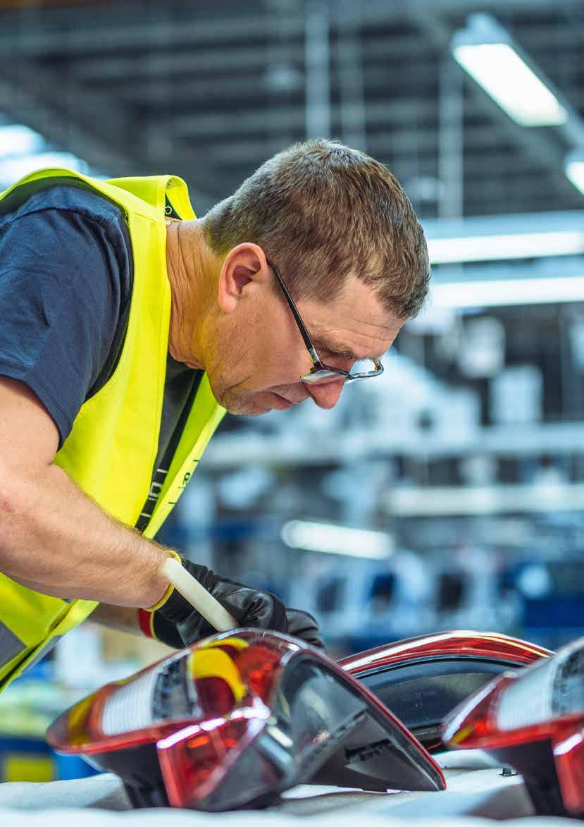 ZATRUDNIENIE OKIEM EKSPERTA KRZYSZTOF INGLOT Prezes Personnel Service KONIECZNE KOLEJNE ZMIANY W PRAWIE Wyniki MotoBarometru wskazują, że prawie dwie trzecie firm motoryzacyjnych w Polsce sygnalizuje