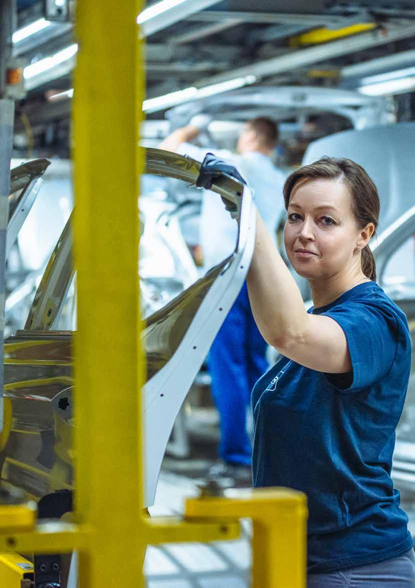 PRODUKCJA MOTORYZACYJNA PROGNOZY PYTANIE 1: CZY PRZEWIDUJĄ PAŃSTWO, ŻE DO KOŃCA 2018 ROKU PRODUKCJA W FIRMIE WZROŚNIE, SPADNIE CZY POZOSTANIE NA PODOBNYM POZIOMIE? 2% 68% 23% 7% 32 p.