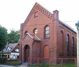 91 01/2017 Fot. 5. Synagoga w Mrągowie, fot. S. Szczepański Inny los spotkał cmentarz żydowski, który założono w 1859 r. przy ówczesnym cmentarzu katolickim (obecnie ul.