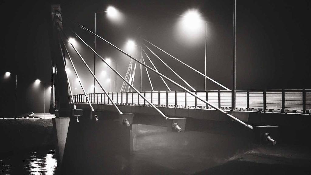 wrzesień / september W ciemności most przez Nysę w Skorogoszczy w ciągu DK94 Fot.: Grzegorz Łaba. Wyróżnienie.