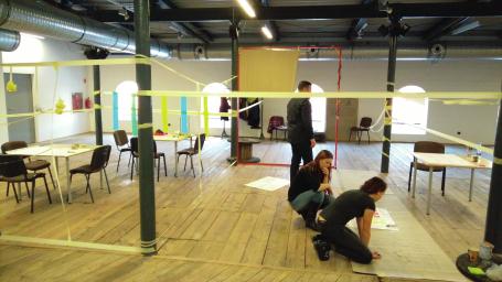 Przestrzenny prototyp portalu społecznościowego podczas Weekendu Design Thinking w Łodzi (materiały własne FUZERS).
