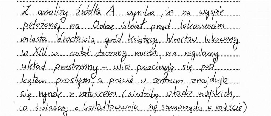 Co znajdowało się w jego centralnym punkcie? Jak były rozmieszczone ulice? Czy przed powstaniem miasta istniał w pobliżu ośrodek władzy?