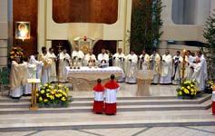 przewodniczył i homilię wygłosił ks. bp Paweł Stobrawa. Kwiecień 1 3 Triduum Paschalne Liturgii w dniach Triduum przewodniczyli: Wielki Czwartek ks. Jarosław Król Wielki Piątek ks.