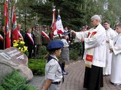 . 20 Błogosławieństwa prymicyjnego po niedzielnych mszach św. udzielał neoprezbiter z Cisowej ks. Piotr Jędras. 22 Pielgrzymka młodzieży z Racławic do naszego kościoła.